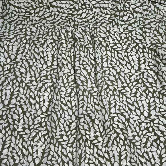 LOFT cap sleeve blouse. Green/white. V-neck. Size XSP - Picture 6 of 8